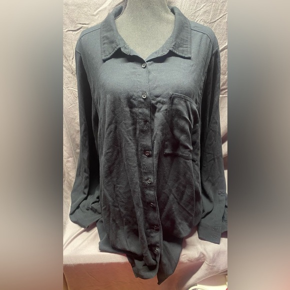 Torrid Silky Basic Black button Down shirt sz 4 - Picture 3 of 9